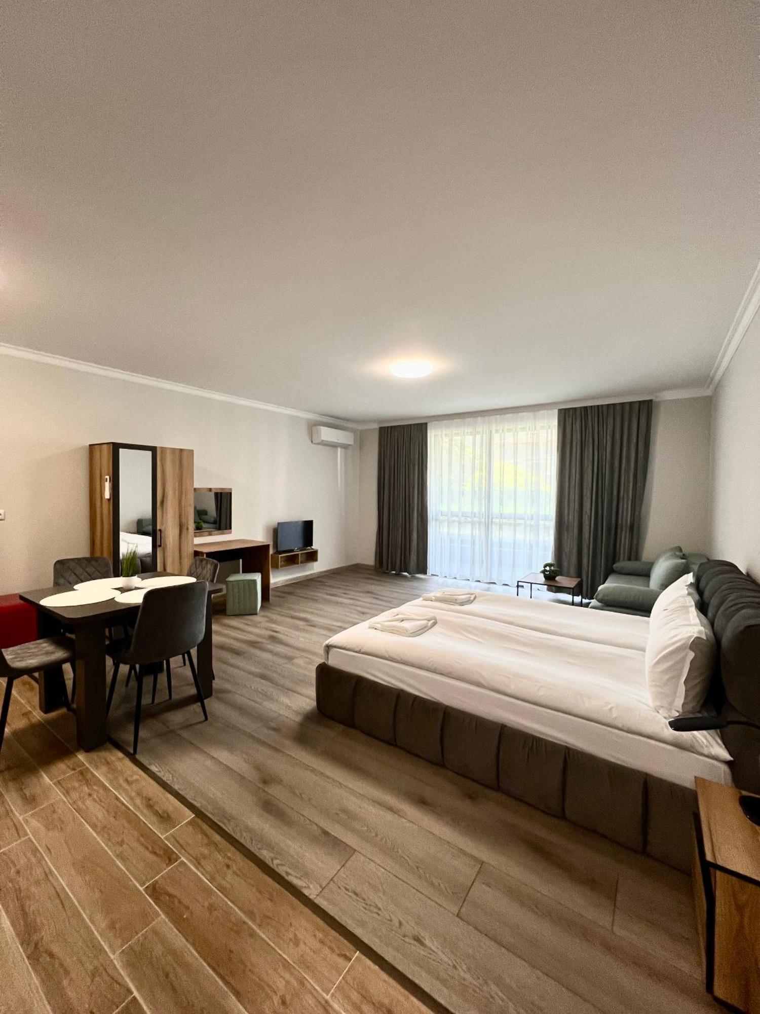 Green Park Apartments And Rooms For Guests Асеновград Экстерьер фото